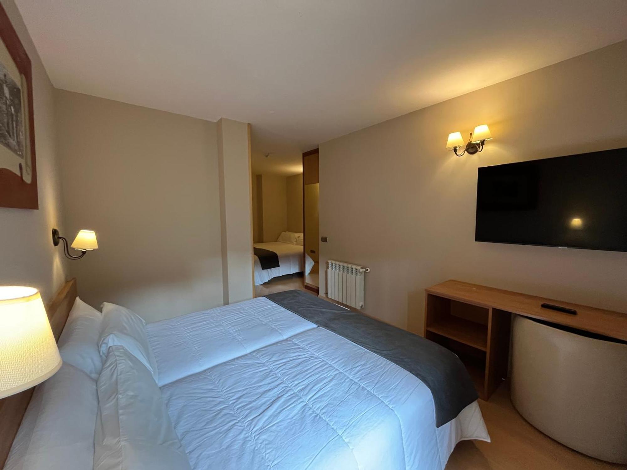 Wuau! Hotel Segle XX รันซอล ภายนอก รูปภาพ